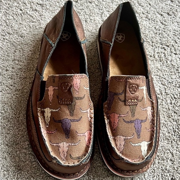 New Ariat Women’s Size 8 Metallic Bronze Steerhead Cruiser Shoe Flats 10042524 - Picture 2 of 5